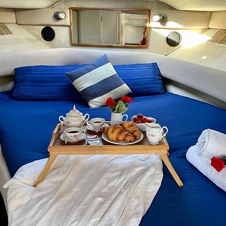 Yacht Hotel Barcelona Sant Adria de Besos Bagian luar foto