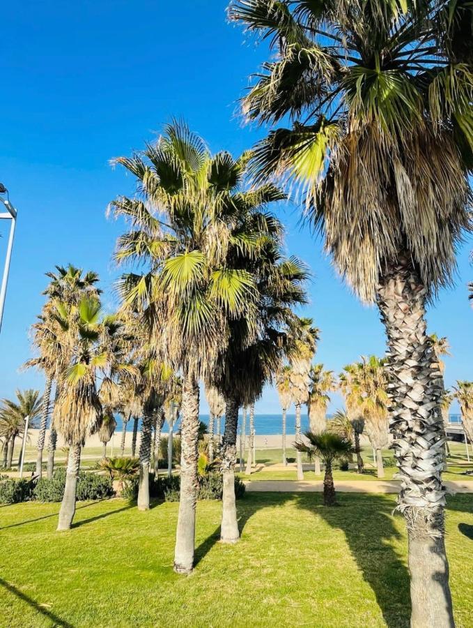 Yacht Hotel Barcelona Sant Adria de Besos Bagian luar foto