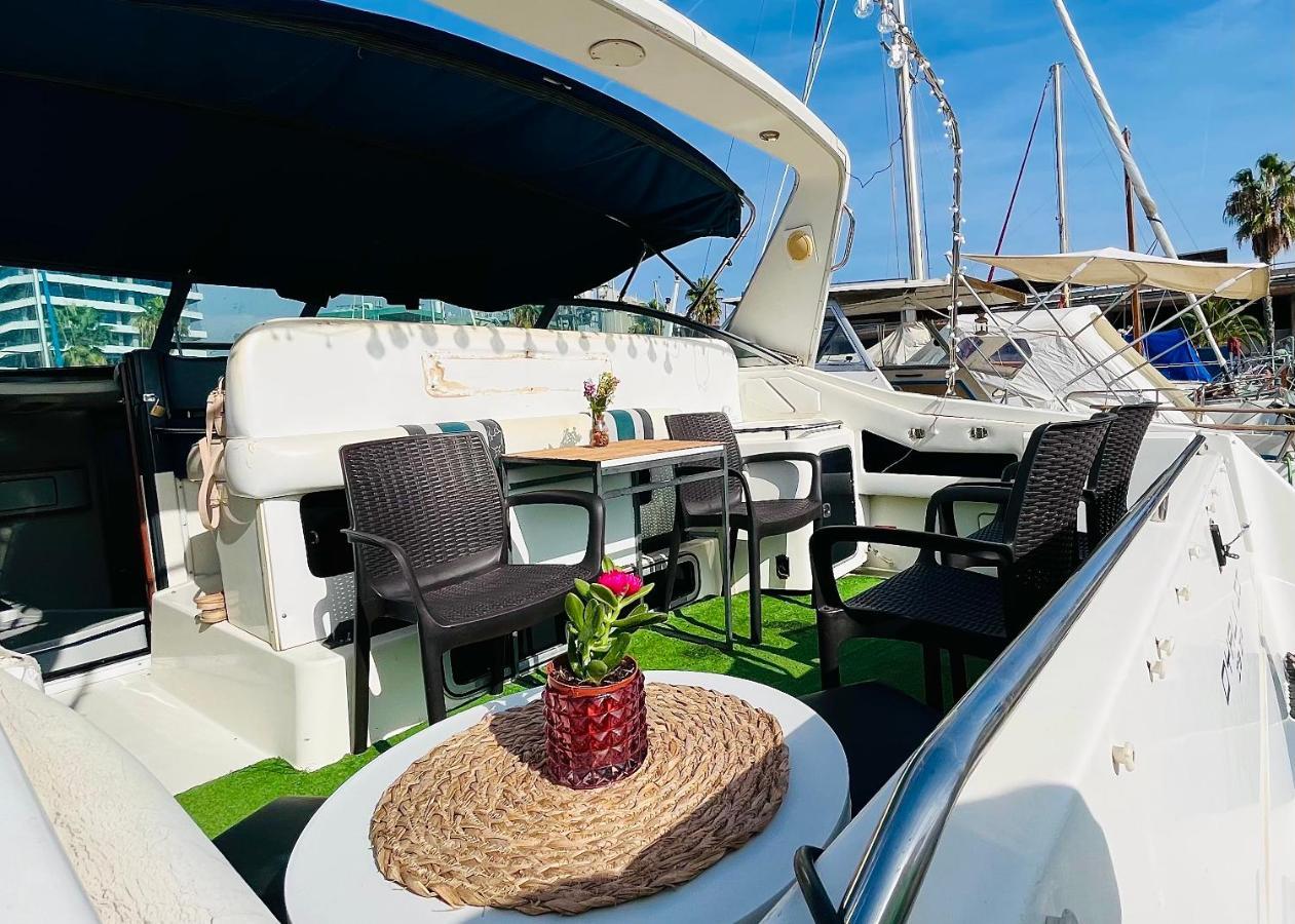 Yacht Hotel Barcelona Sant Adria de Besos Bagian luar foto