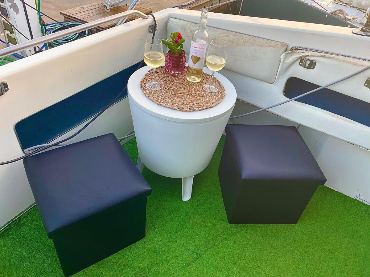 Yacht Hotel Barcelona Sant Adria de Besos Bagian luar foto