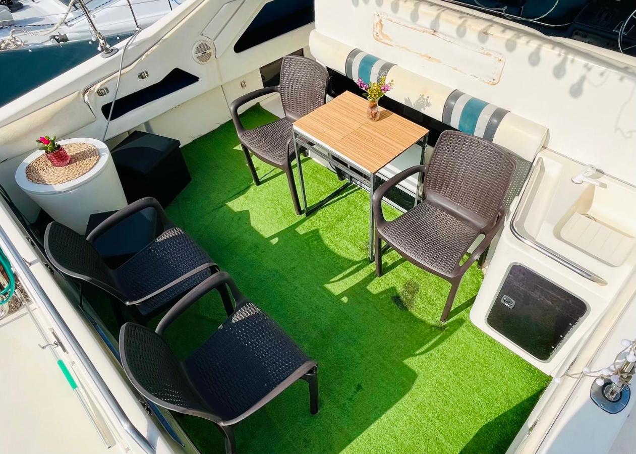 Yacht Hotel Barcelona Sant Adria de Besos Bagian luar foto