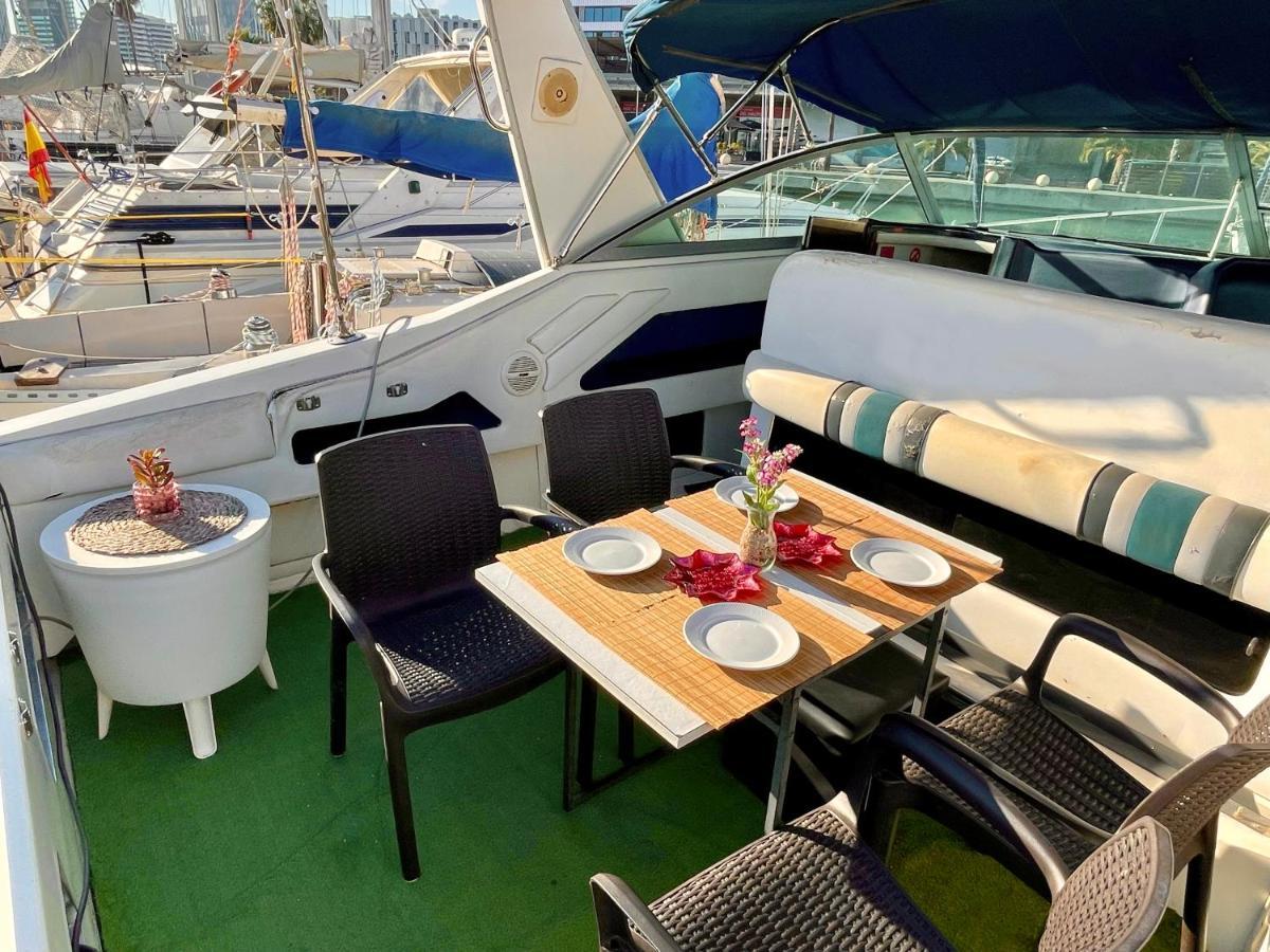 Yacht Hotel Barcelona Sant Adria de Besos Bagian luar foto