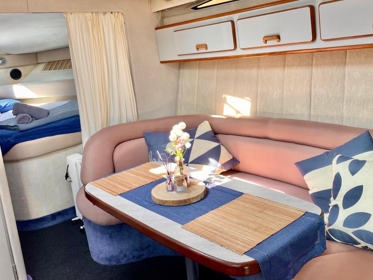 Yacht Hotel Barcelona Sant Adria de Besos Bagian luar foto