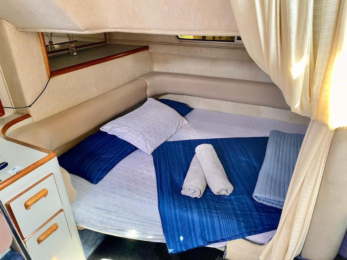 Yacht Hotel Barcelona Sant Adria de Besos Bagian luar foto