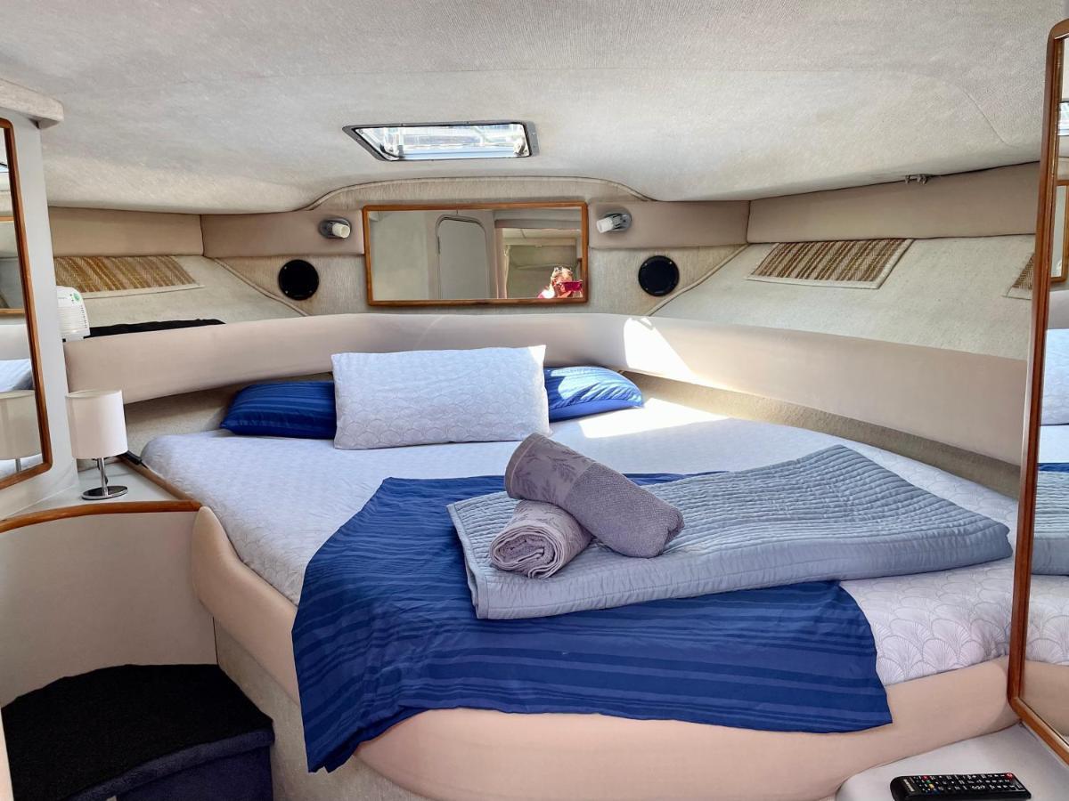 Yacht Hotel Barcelona Sant Adria de Besos Bagian luar foto