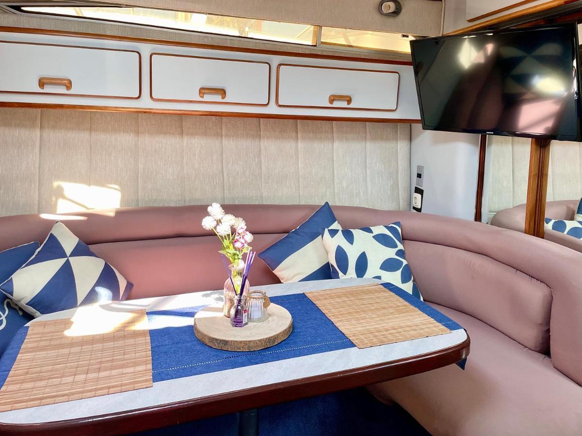 Yacht Hotel Barcelona Sant Adria de Besos Bagian luar foto