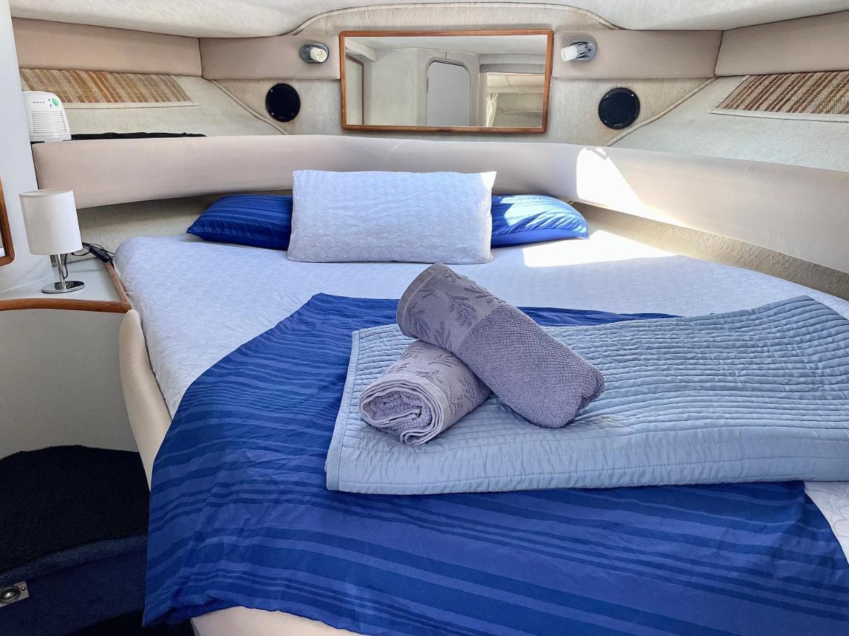 Yacht Hotel Barcelona Sant Adria de Besos Bagian luar foto