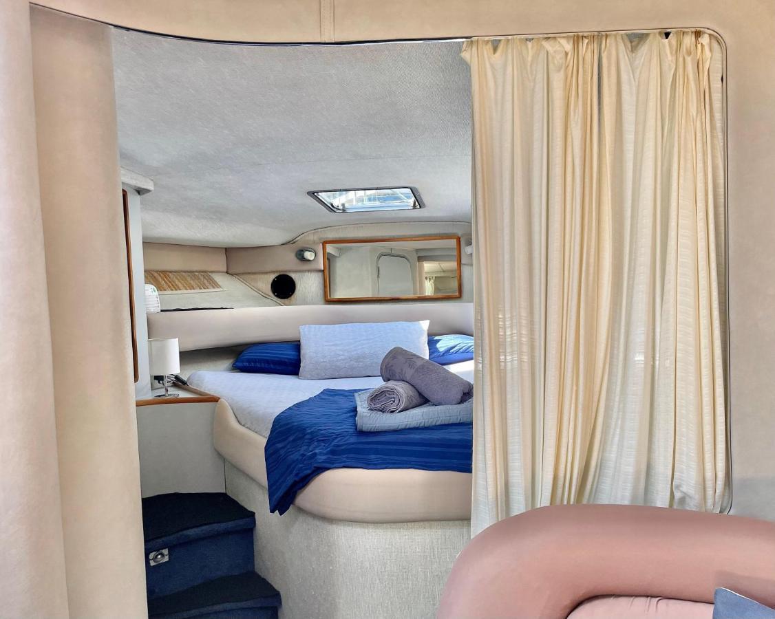 Yacht Hotel Barcelona Sant Adria de Besos Bagian luar foto